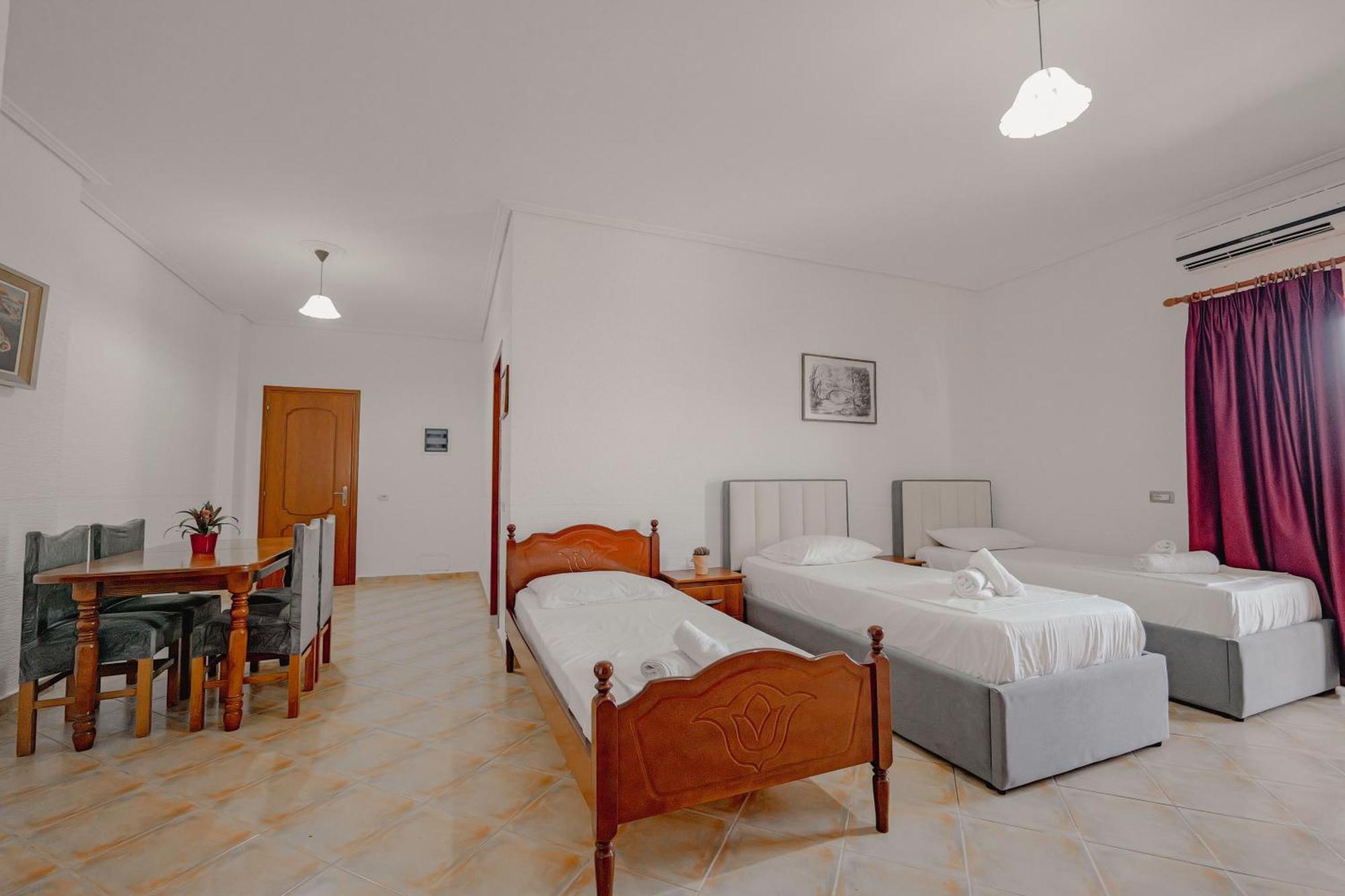 Cozy Apartments Downtown Ksamil Esterno foto