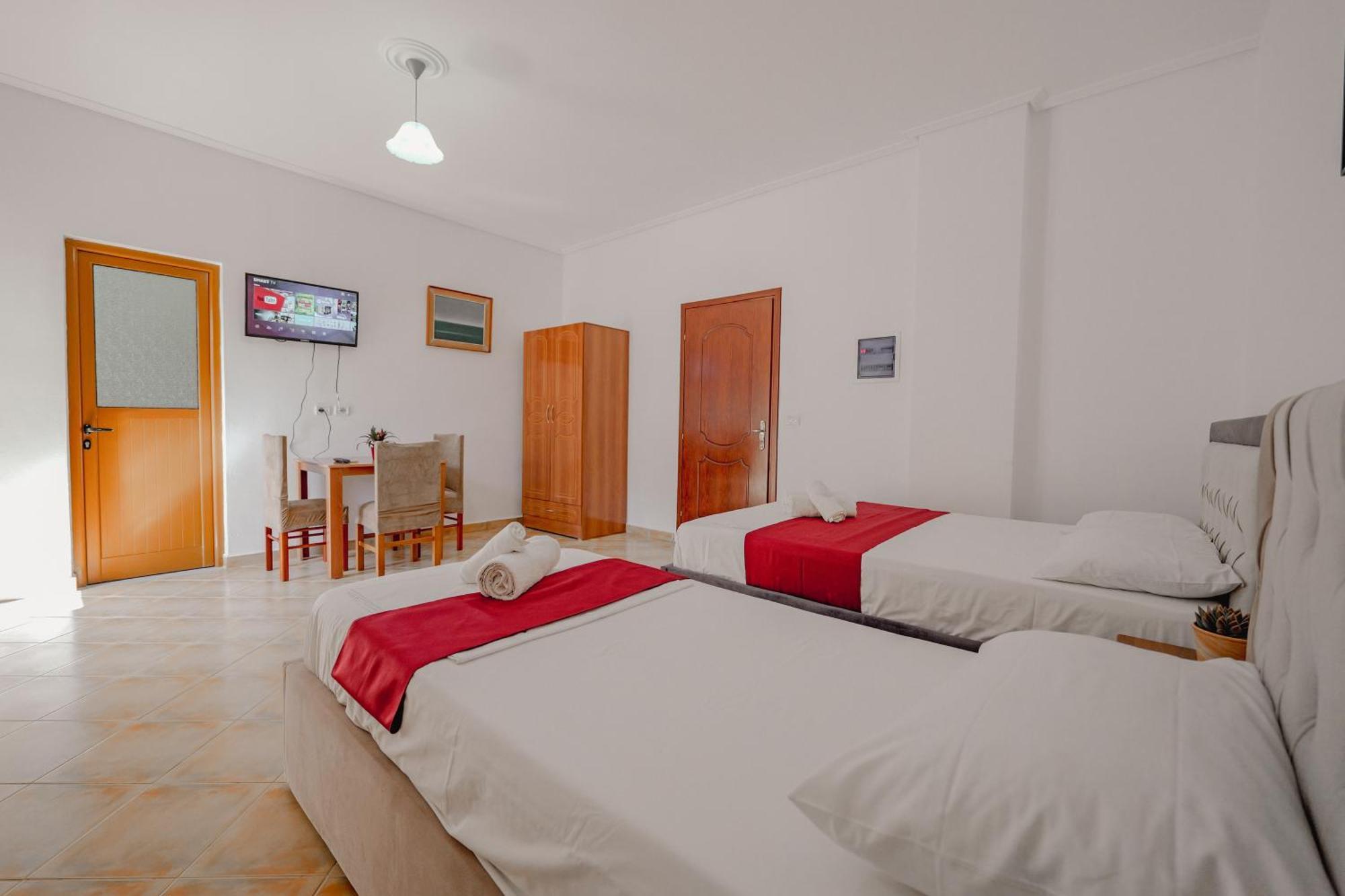 Cozy Apartments Downtown Ksamil Esterno foto