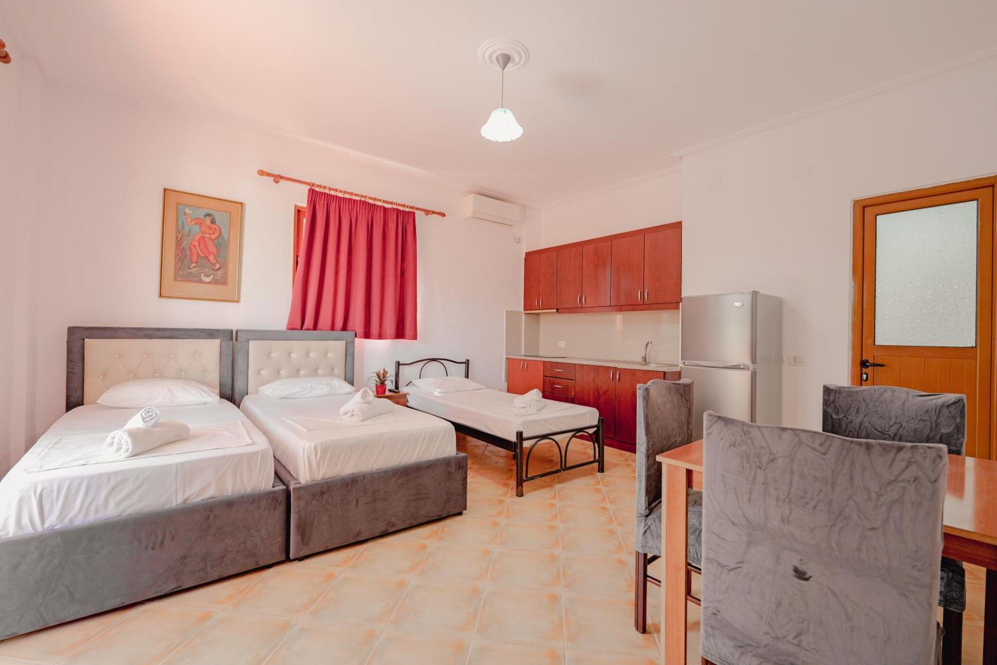 Cozy Apartments Downtown Ksamil Esterno foto