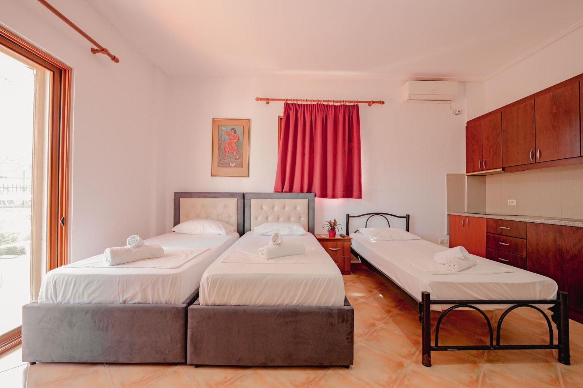 Cozy Apartments Downtown Ksamil Esterno foto