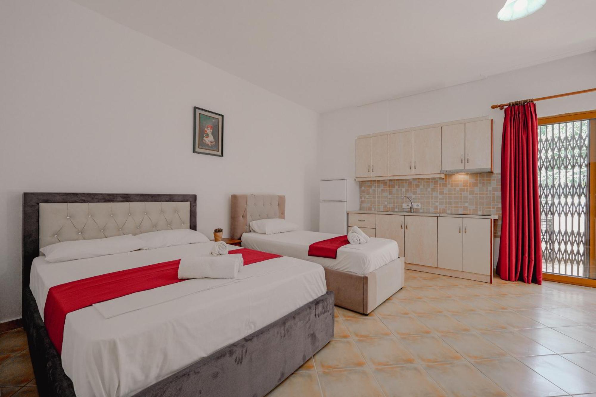 Cozy Apartments Downtown Ksamil Esterno foto