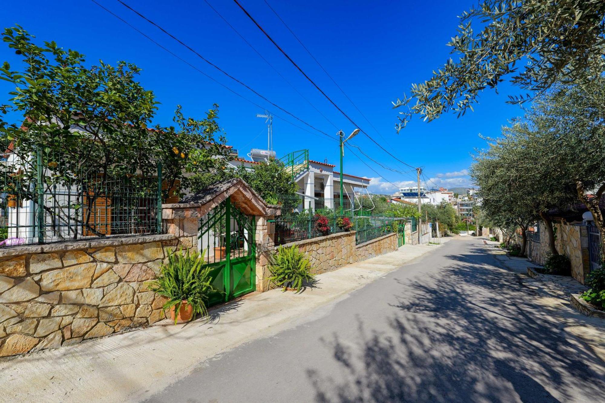 Cozy Apartments Downtown Ksamil Esterno foto