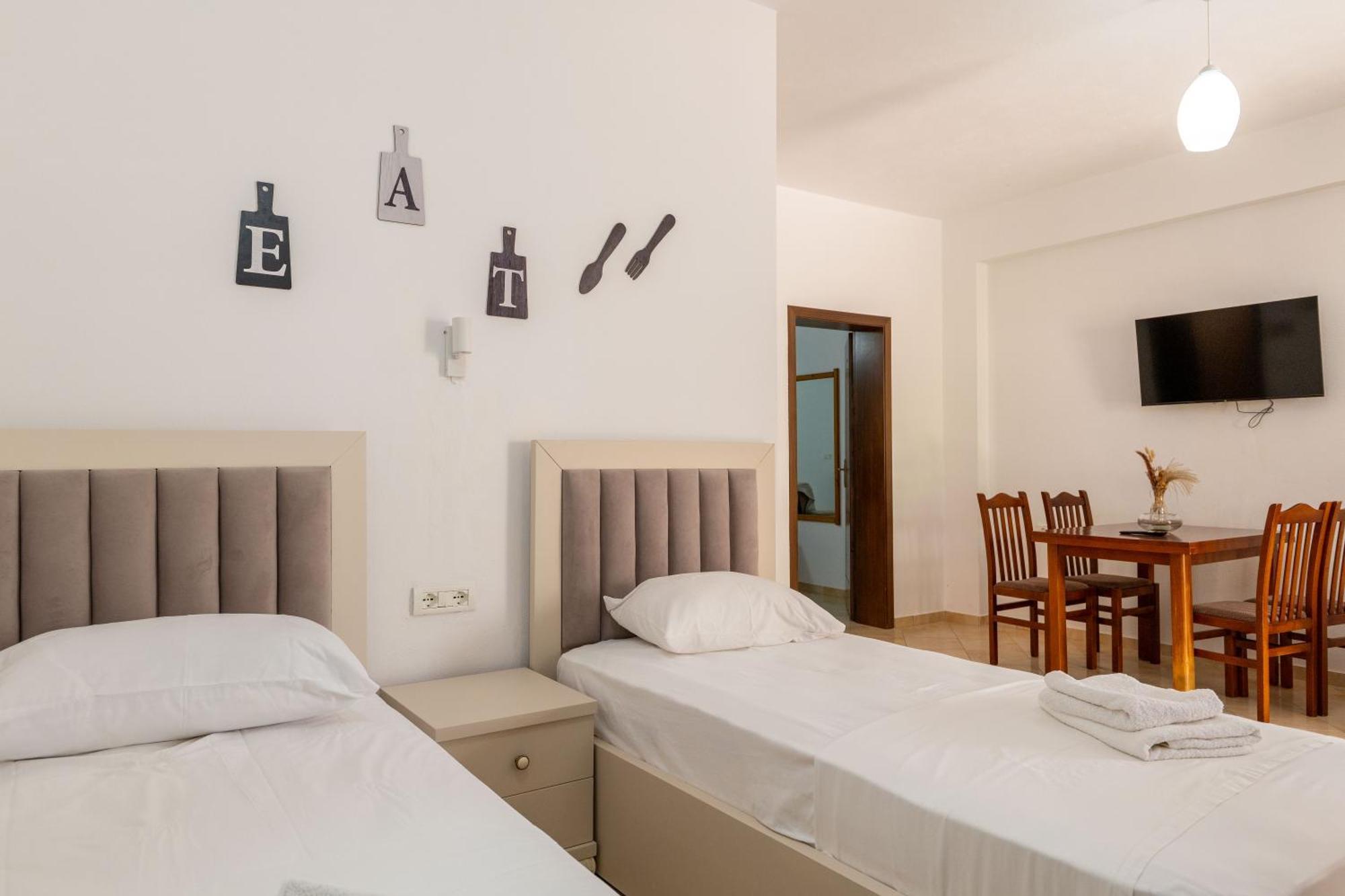 Cozy Apartments Downtown Ksamil Esterno foto
