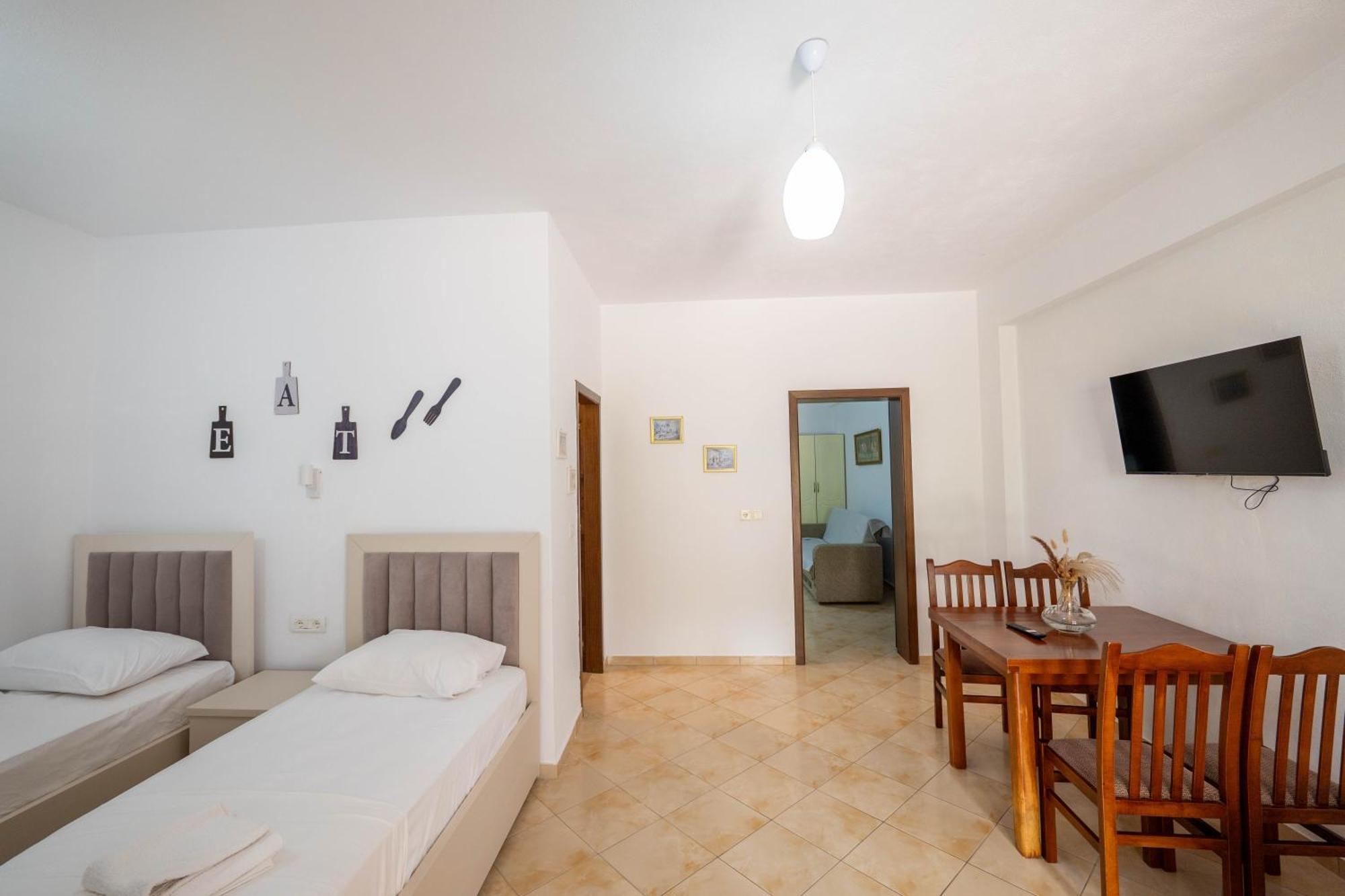 Cozy Apartments Downtown Ksamil Esterno foto