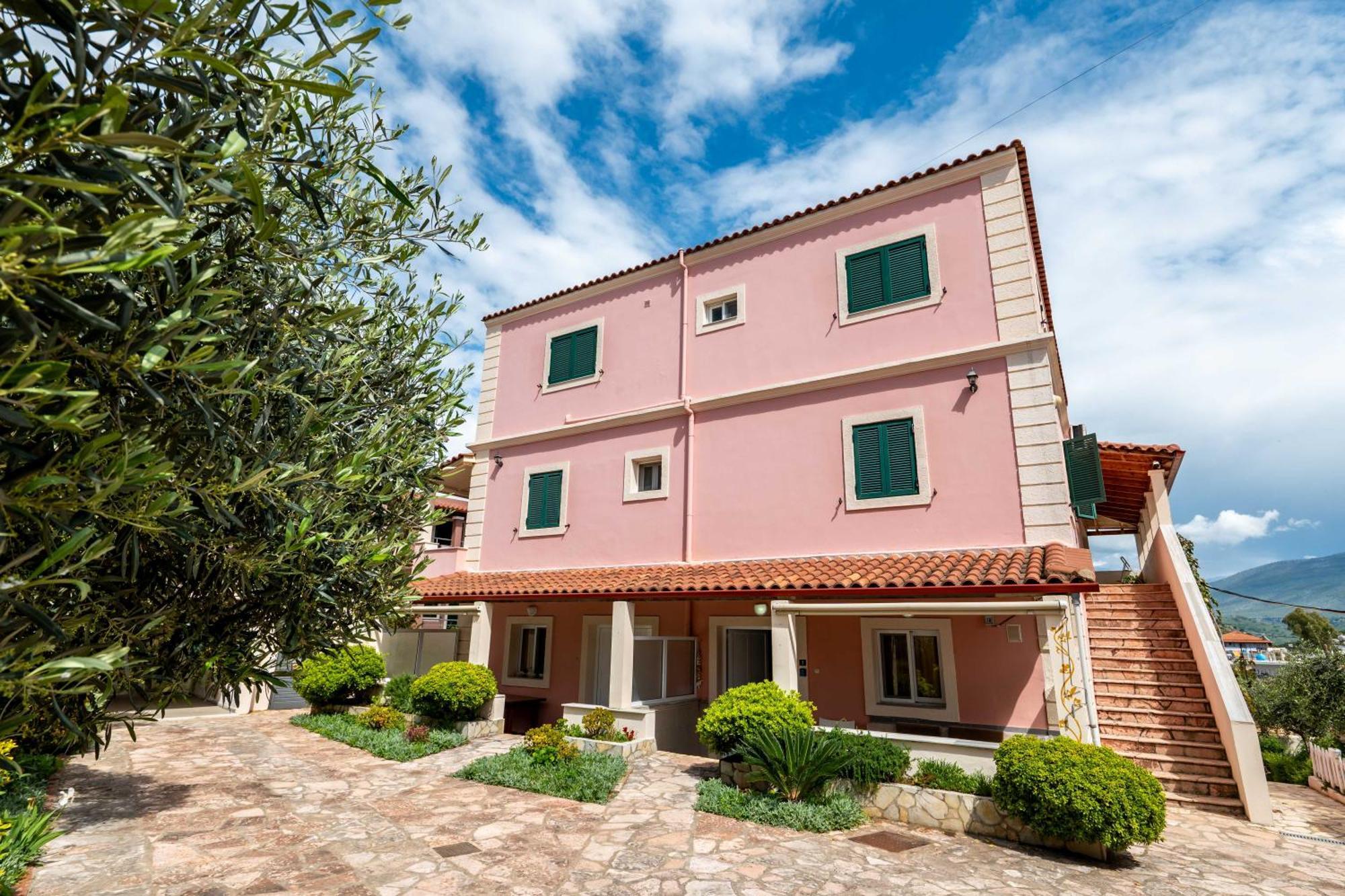 Cozy Apartments Downtown Ksamil Esterno foto