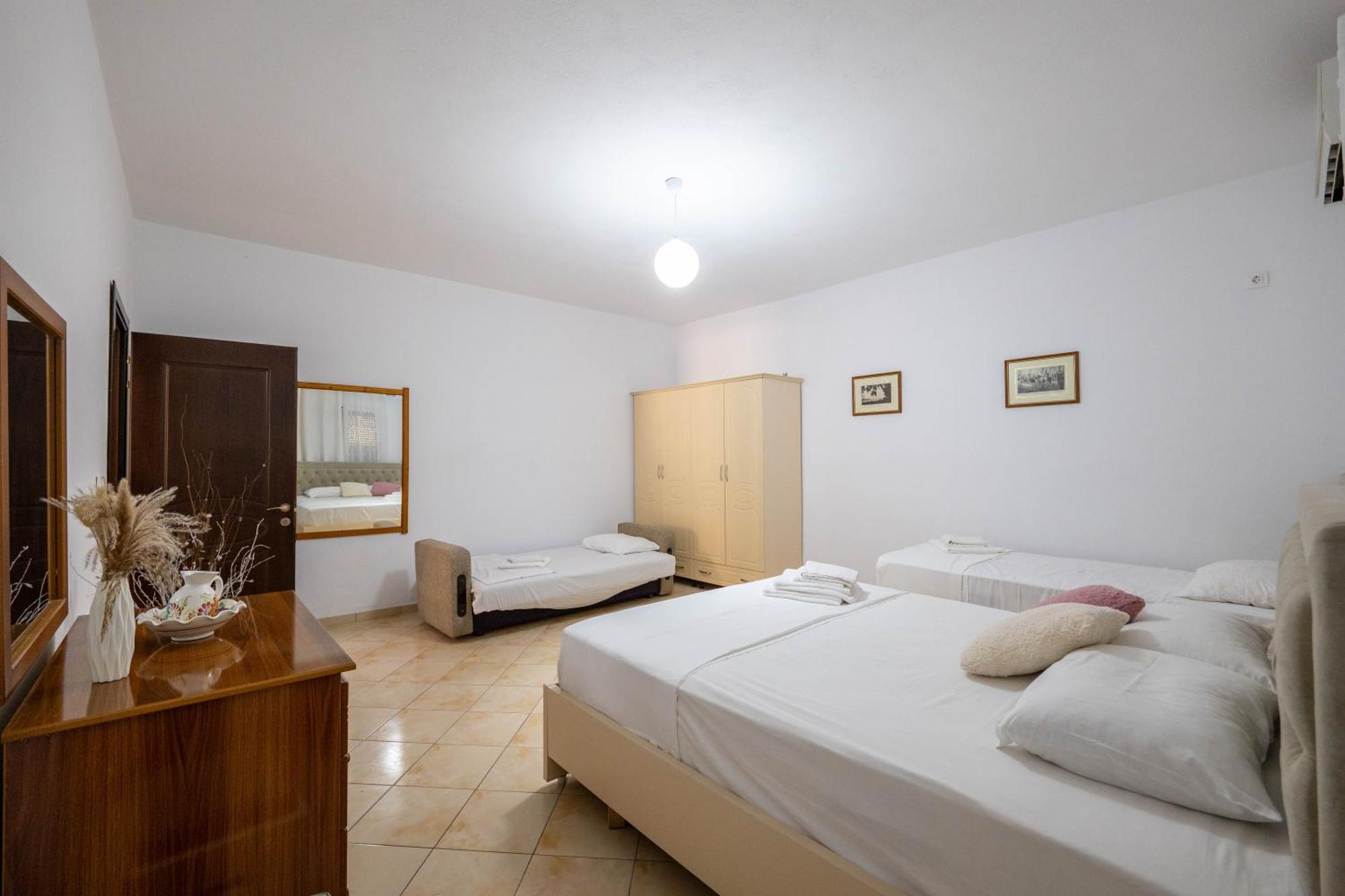 Cozy Apartments Downtown Ksamil Esterno foto
