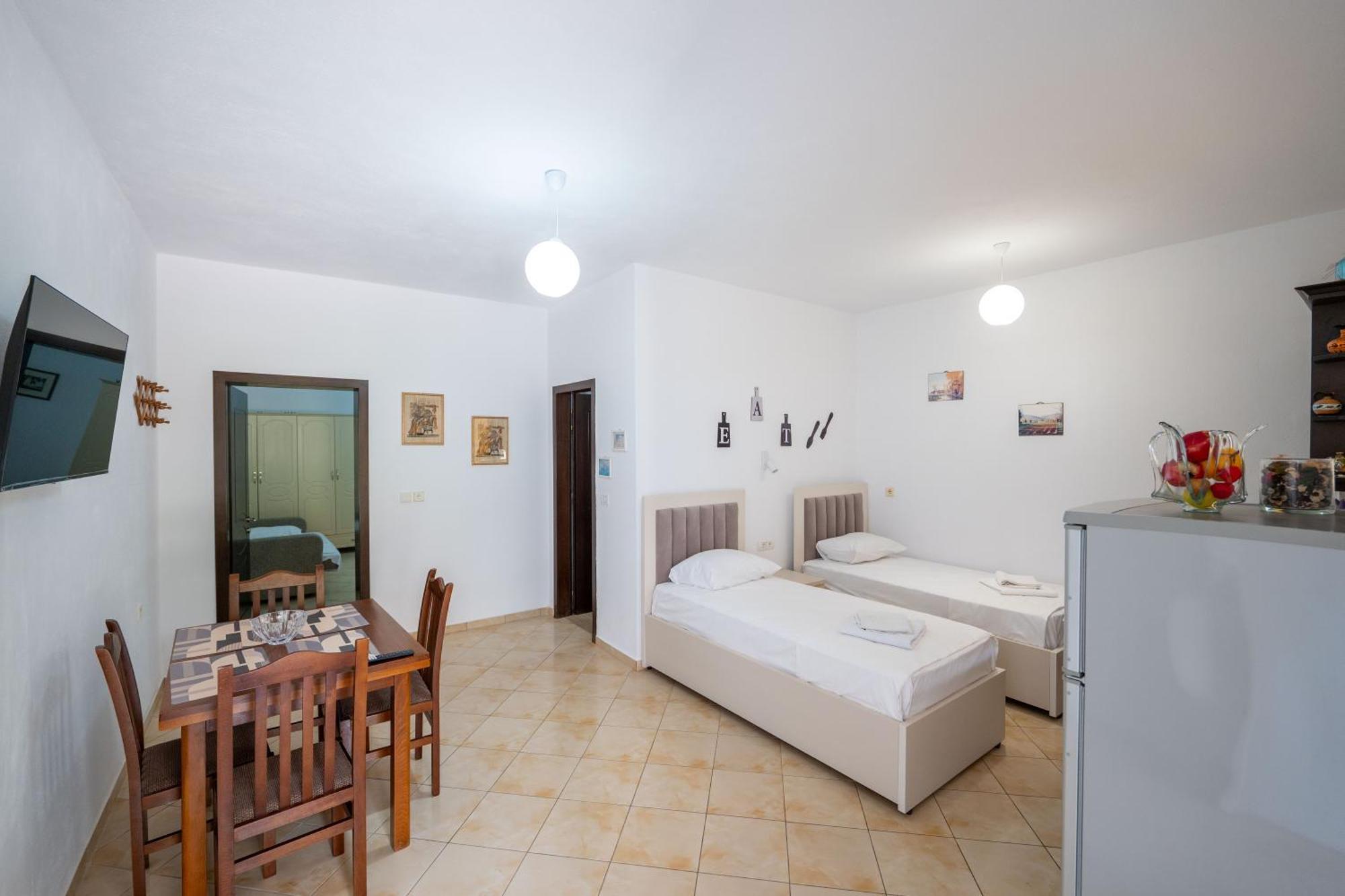 Cozy Apartments Downtown Ksamil Esterno foto