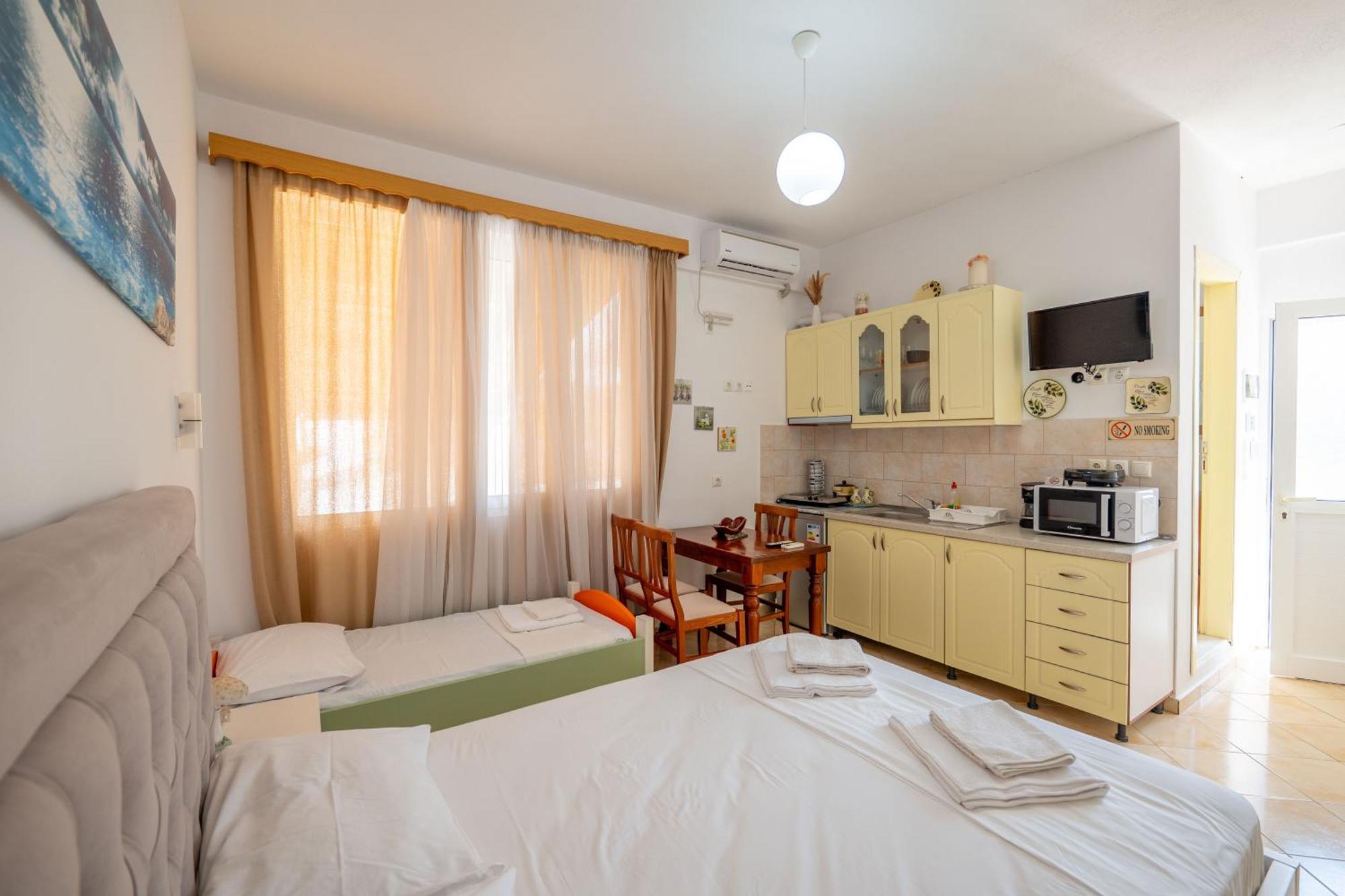 Cozy Apartments Downtown Ksamil Esterno foto