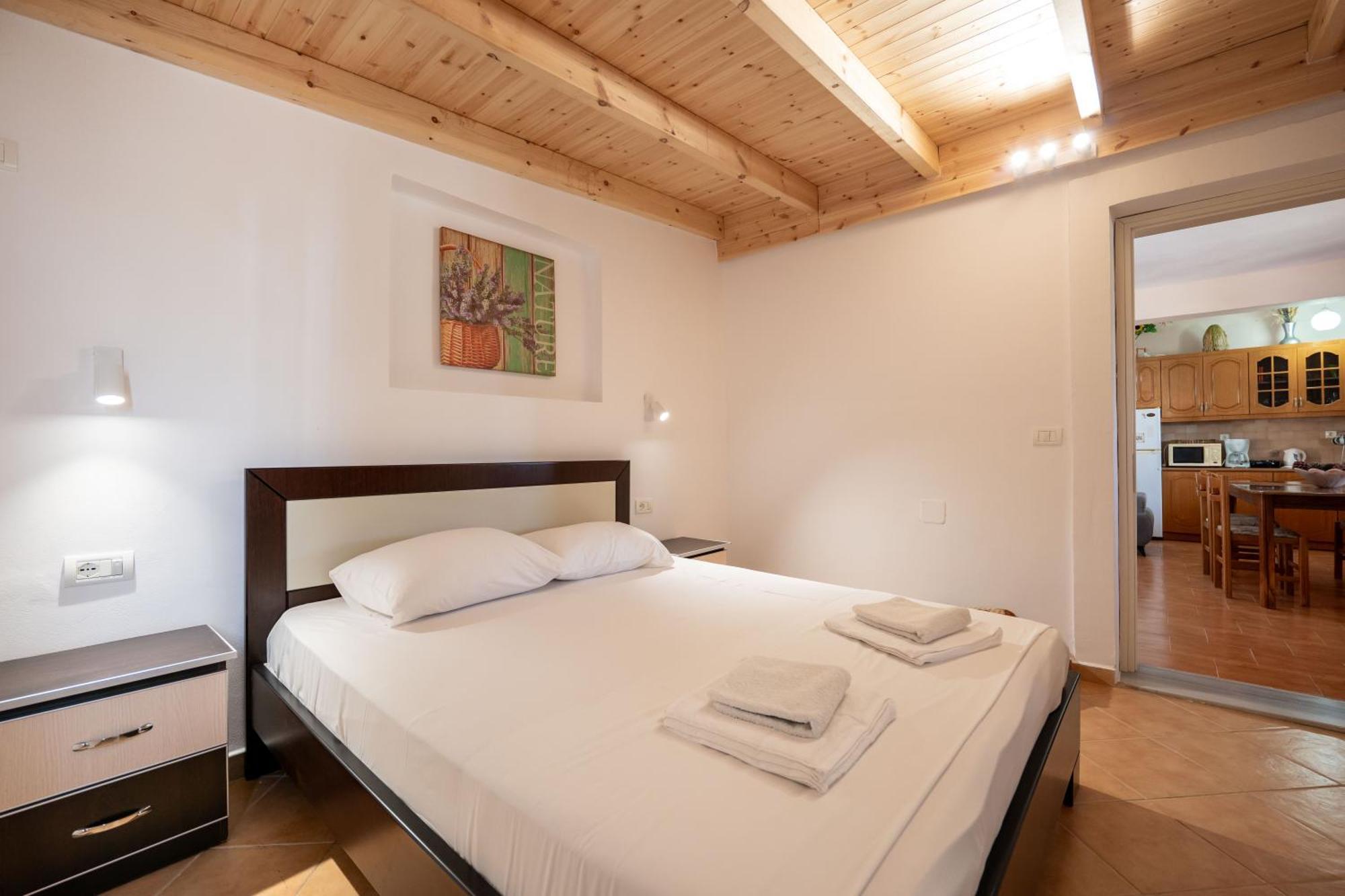 Cozy Apartments Downtown Ksamil Esterno foto